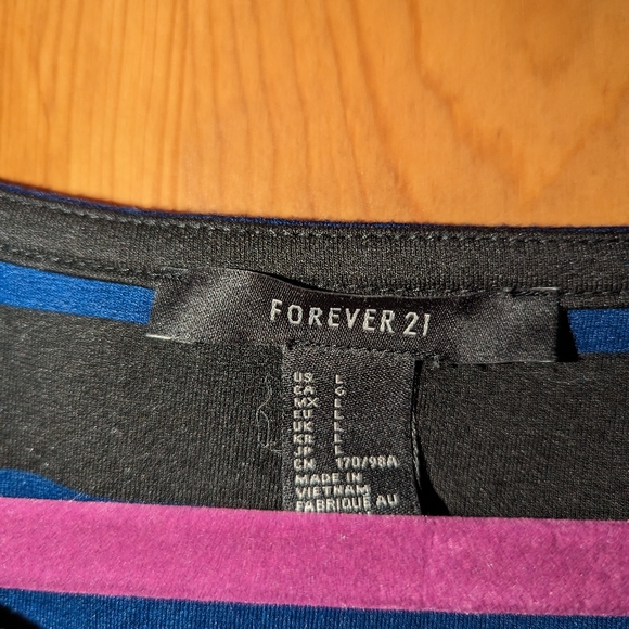 🔴Forever 21 Stripped Crop top🔴 - Picture 3 of 4